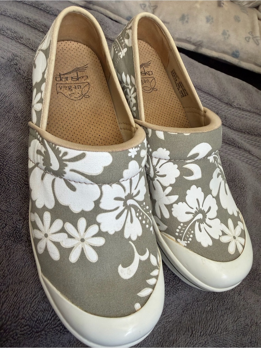 Dansko Women's Vegas Volley White/Tan Floral Slip-On Clog